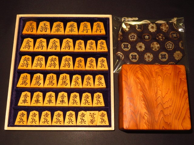 月虹作巻菱湖島黄楊斑入上柾目彫将棋駒 ヤフーオークション ヤフオク 