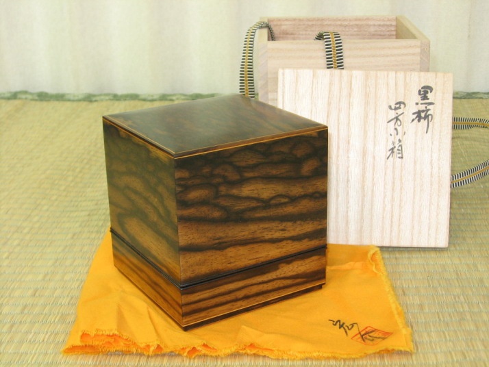 ヤフーオークション 出品代行 トウシン 吉田宏介作銘入黒柿孔雀杢拭漆 