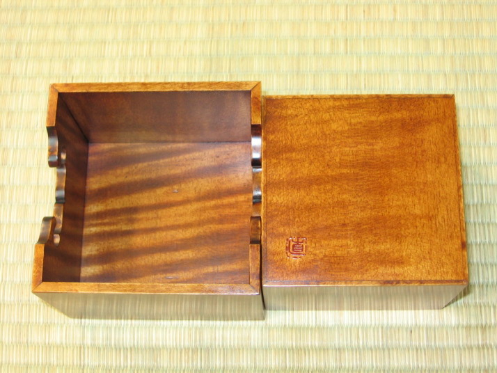 ▲トウシンオリジナル/奥山正直作将棋駒製作用彫台▲新品 ヤフーオークション 出品代行 トウシン 奥山正直作楓杢拭漆古色仕上駒