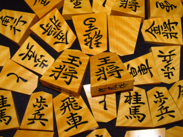 大竹竹風作　御蔵ツゲ　薄い斑入り柾目系　長禄書　彫り駒. | 盛上将棋駒 大竹竹風作 御蔵島産本黄楊 天然木 虎斑 菱湖書