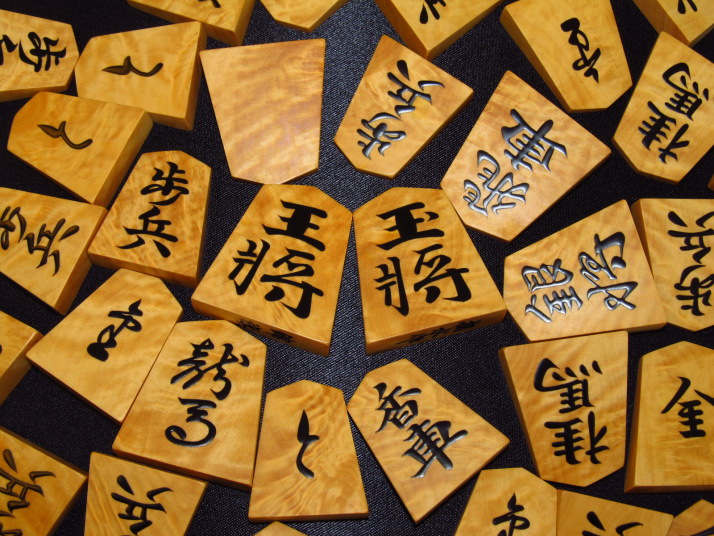 ヤフーオークション 出品代行 トウシン 巨匠掬水作宸筆錦旗島黄楊根杢 