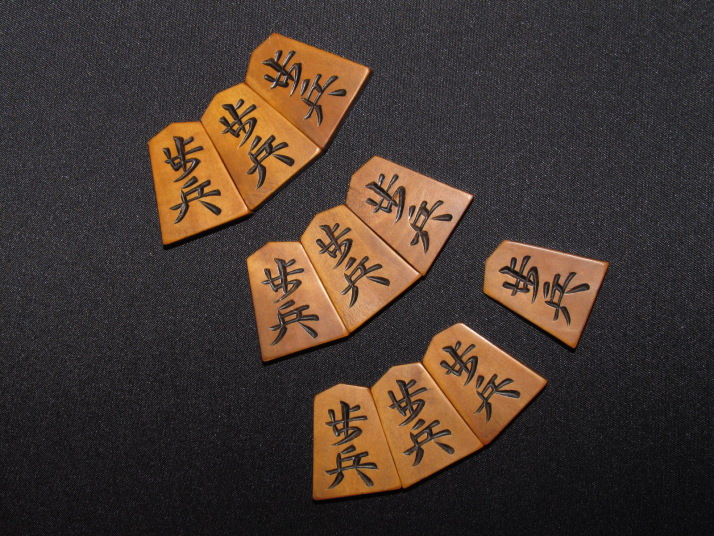 将棋駒 手彫り 天光作 黄楊上彫 天童楷書（将棋駒 手彫り 天敬作 黄楊 