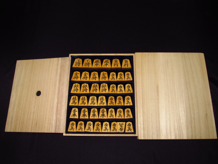 江陽作巻菱湖島黄楊赤柾彫将棋駒 古彩◇古 江陽作巻菱湖島黄楊赤柾彫将棋駒 古彩◇古
