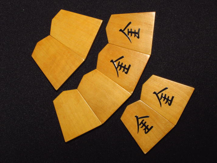 ▲無銘紫電薩摩黄楊柾目彫将棋駒▲未使用品桐平箱付 2025年最新Yahoo!オークション -将棋駒(ゲーム)の中古品・新品・未