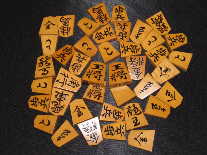将棋駒 薩摩黄楊板目 和晃作 峰書 彫駒 サイン入り 人気商品ランキング
