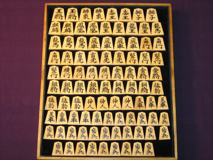 将棋駒箱　名工松浦清治作銘入四隅落印籠形神代塩地拭漆仕上最高級将棋駒箱　新品　紙共箱付（KH319） | 将棋 駒箱 松浦清治作 島桑 拭き漆仕上げ 四隅落印籠型